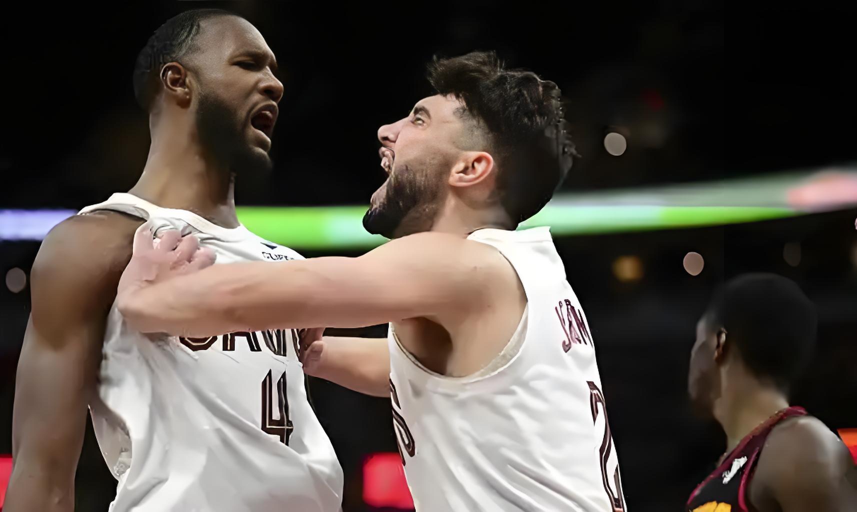 今晚体能课后，多特蒙德主帅复盘备战NBA常规赛，气氛紧张，赛程密集仍需轮换(多特蒙德主教练是谁)